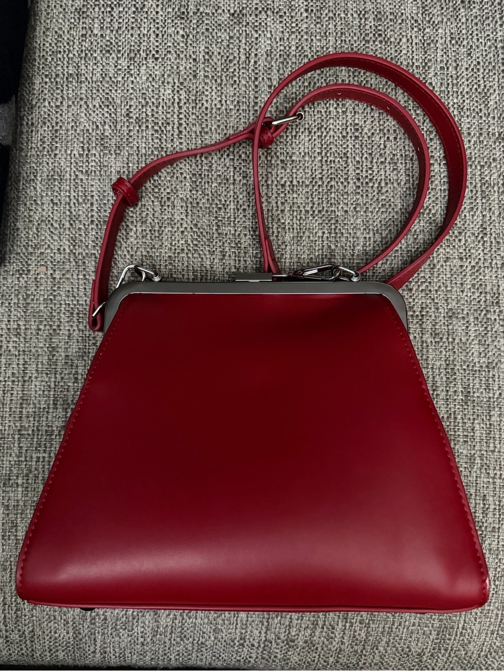Lost Queen Spiderweb Appliqué Kisslock Bag - Picture 2 of 6